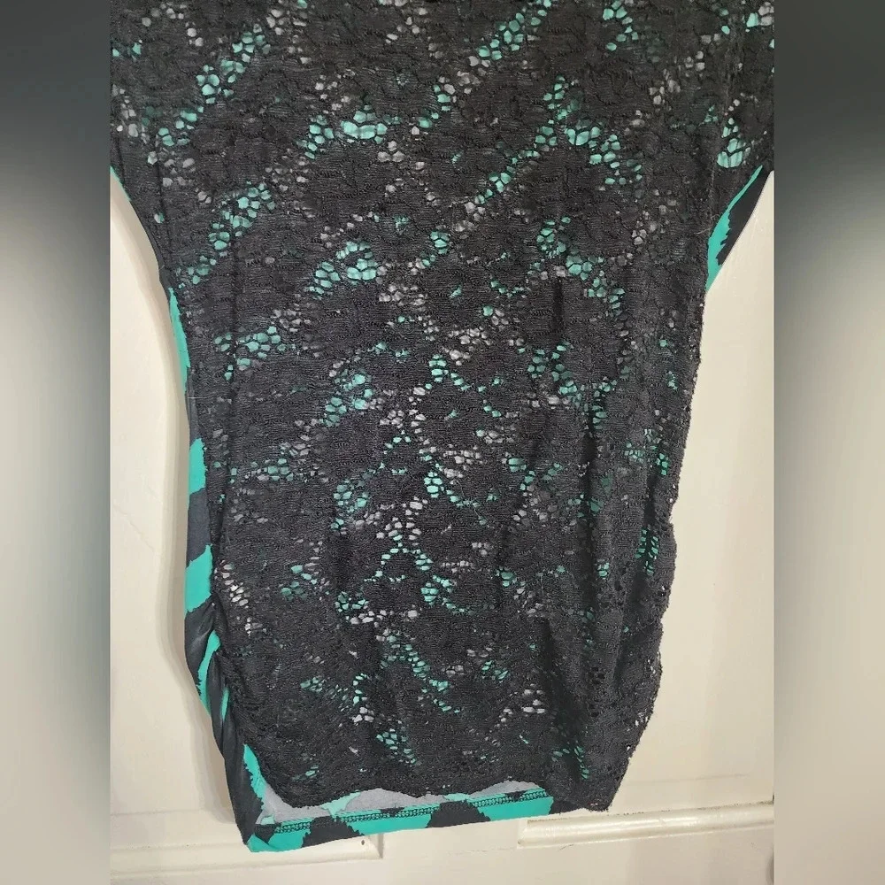 #027 Free Kisses Chevron striped Top in size S